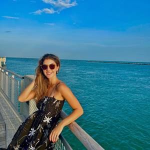 Meet your Posher, Caroline